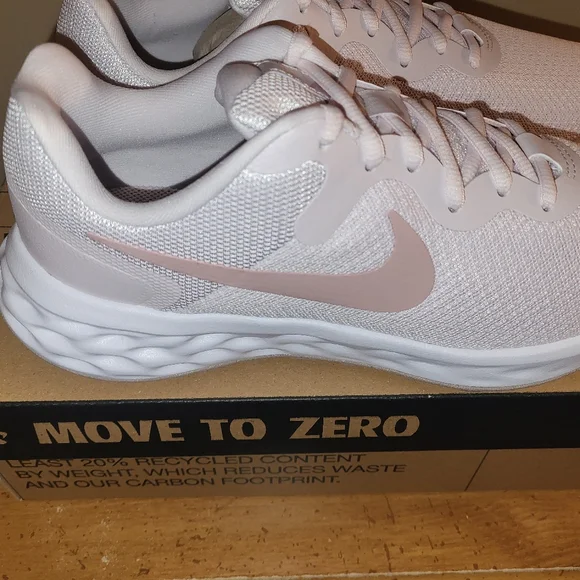 Brand New Women's Size 8.5 Sneakers - Picture 7 of 11